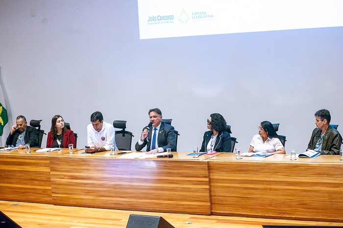 Deputados criticam condições de trabalho dos Educadores Sociais Voluntários